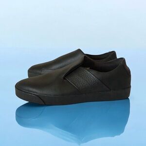 🆕💕NIKE Women’s Black Leather “City Ease” Slip On Sneakers • 7 US / 38 EU • NWOT